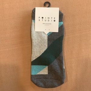 Pointe Studio Grip Socks NWT M/L